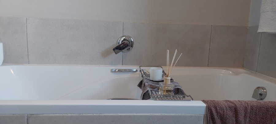 To Let 2 Bedroom Property for Rent in Haasendal Western Cape